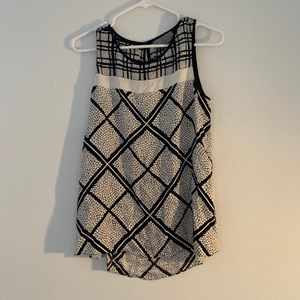Like new black and white sleeveless blouse